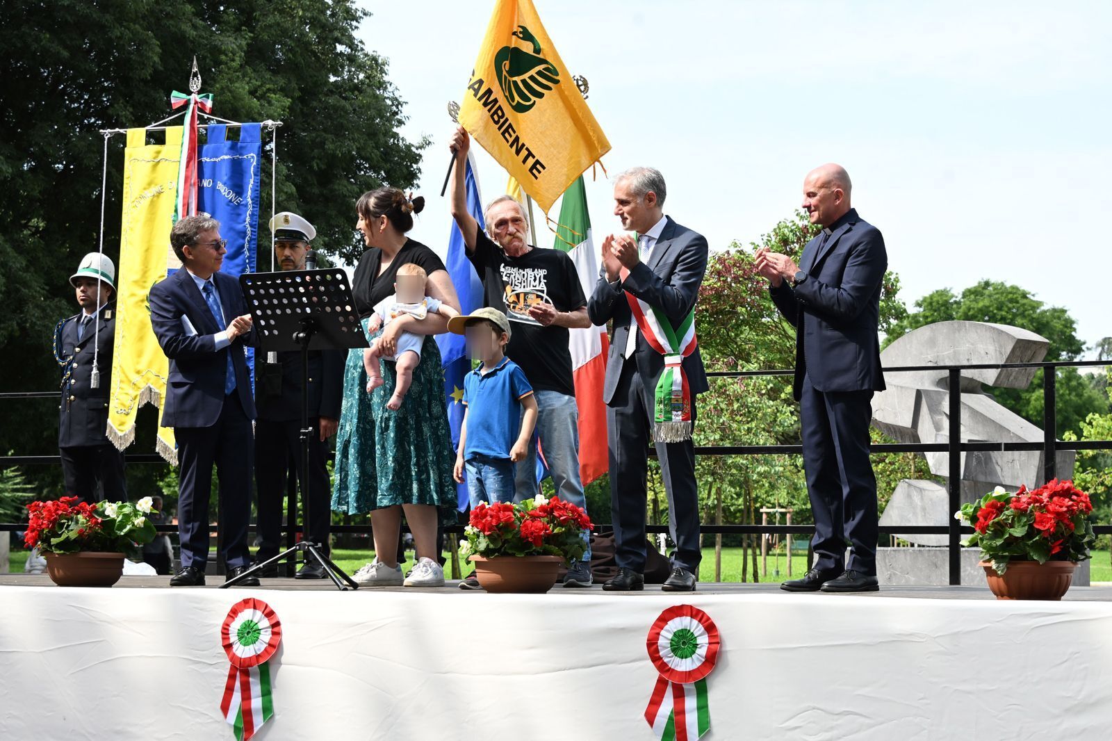 Premio a Laura Gessaroli_volti oscurati