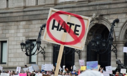 Propaganda d’odio online, 17enne indagato: per due mesi niente web