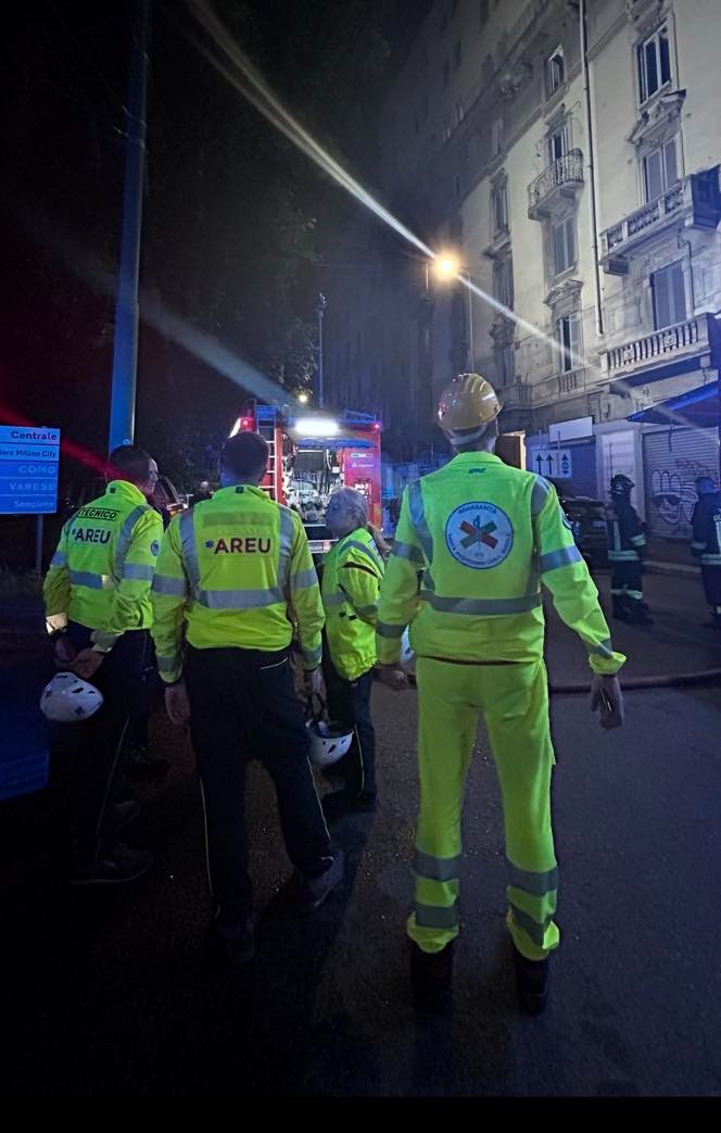 VIALE ABRUZZI,INCENDIO APPARTAMENTO: 48ENNE SI LANCIA DA QUARTO PIANO (FOTO 3)