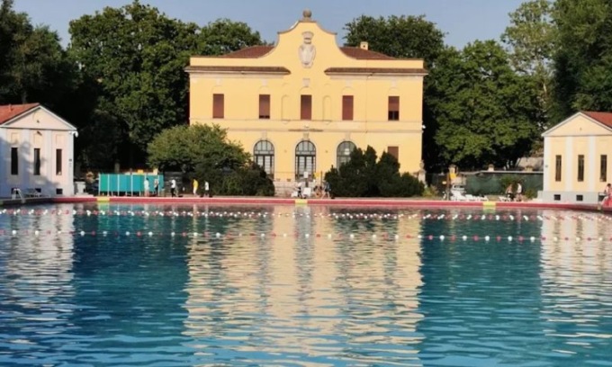 Atto vandalico nella notte: chiude la piscina Romano a Milano