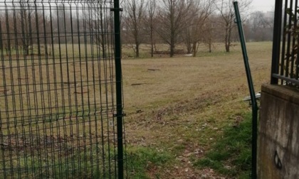 Buccinasco, area verde di via Guido Rossa: accesso vietato nella zona recintata
