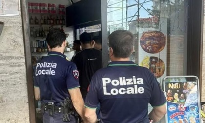 Birra fresca solo per pochi clienti selezionati: scoperta cantina “segreta” in un minimarket di Rozzano