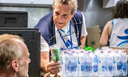Acqua fresca, kit contro il caldo e accoglienza H24: il Progetto Arca raddoppia l'aiuto in strada ai senzatetto