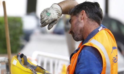 Caldo estremo, la Lombardia corre ai ripari: dal 2 luglio stop alle attività all’aperto nelle ore più critiche
