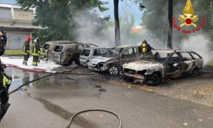 Incendio ad Abbiategrasso: in fiamme cinque auto abbandonate