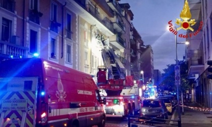 Incendio in un appartamento nella notte nel milanese: una persona muore intrappolata tra le fiamme