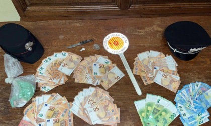 Pregiudicato di Buccinasco fermato nel comasco con droga e 6mila euro su un’auto rubata