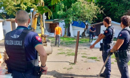 Baraccopoli sgomberata a Rozzano e strutture abusive demolite