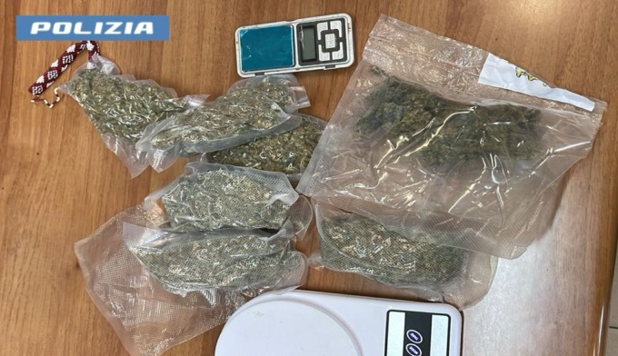 Droga nascosta nella stanza dei figli: arrestata coppia a Milano