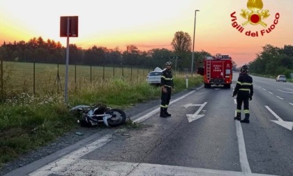 Incidente a Rho, scontro tra moto e auto sulla Statale 33: un morto e un ferito