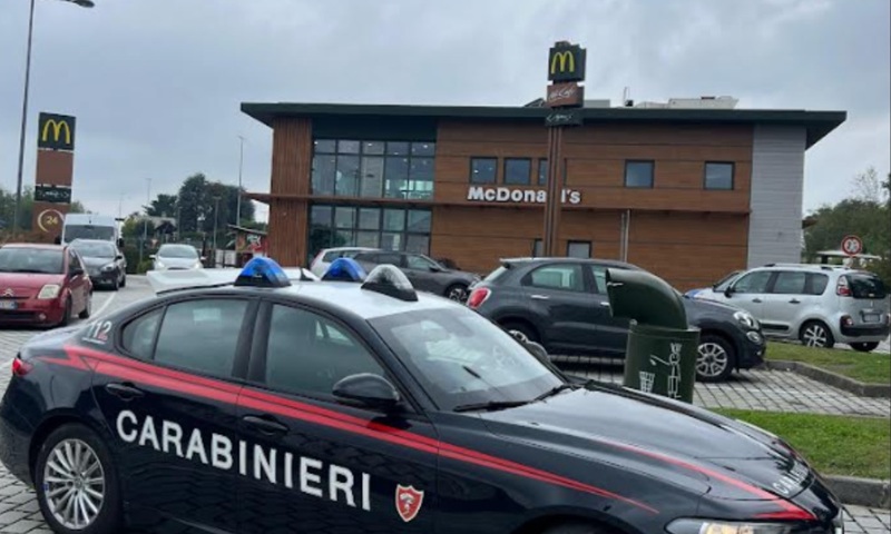 Identificati i tre ragazzini che avevano spruzzato spray al peperoncino dentro al McDonald’s
