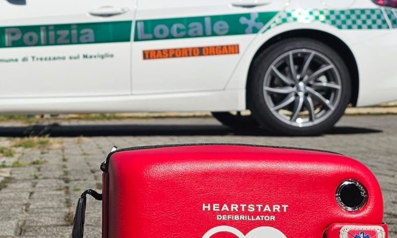 Otto defibrillatori sui mezzi della Polizia Locale di Trezzano sul Naviglio