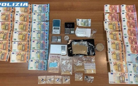 Base di spaccio in via Roma a Corsico: 3 arresti per droga