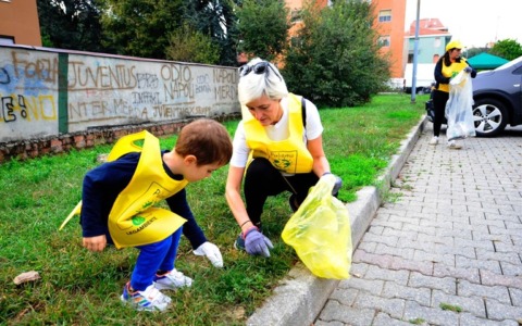 “Puliamo il mondo” a Cesano Boscone in piazza Giovanni XXIII
