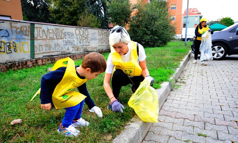 “Puliamo il mondo” a Cesano Boscone in piazza Giovanni XXIII