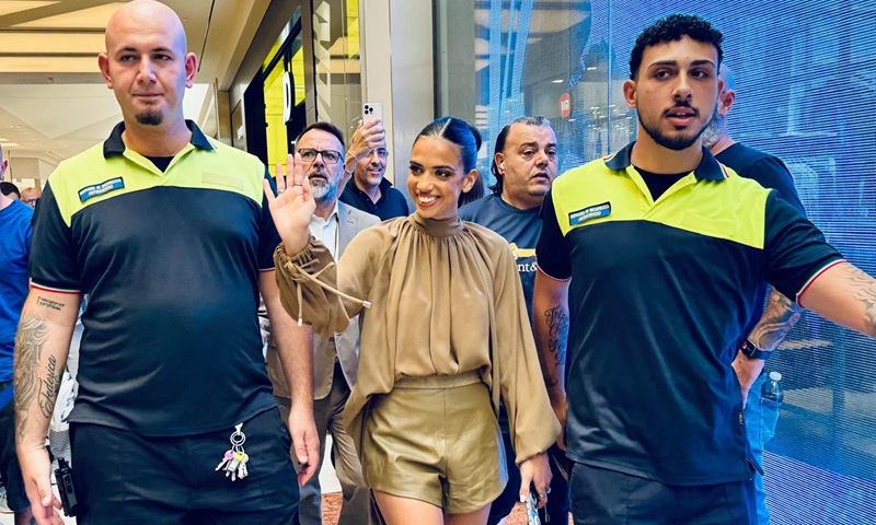 “New Martina” apre il quinto negozio a Rozzano: al Fiordaliso centinaia di giovani per l’inaugurazione