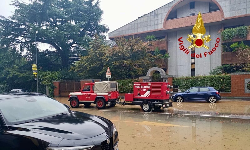 Maltempo, un centinaio di interventi dei vigili del fuoco a Milano e hinterland