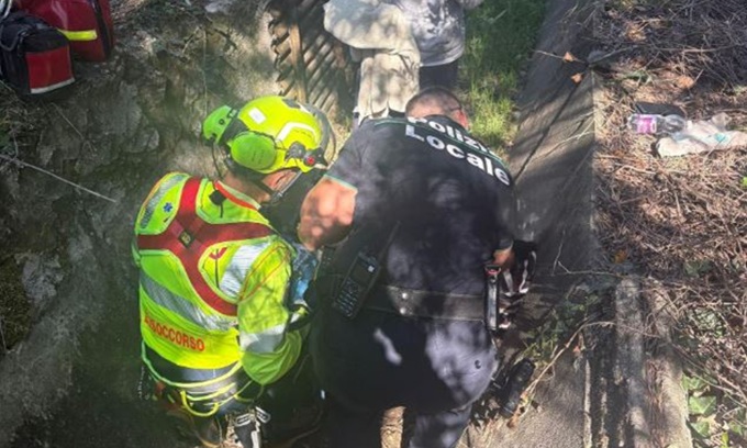 Grave incidente domestico: 80enne cade dalla scala mentre pota le piante