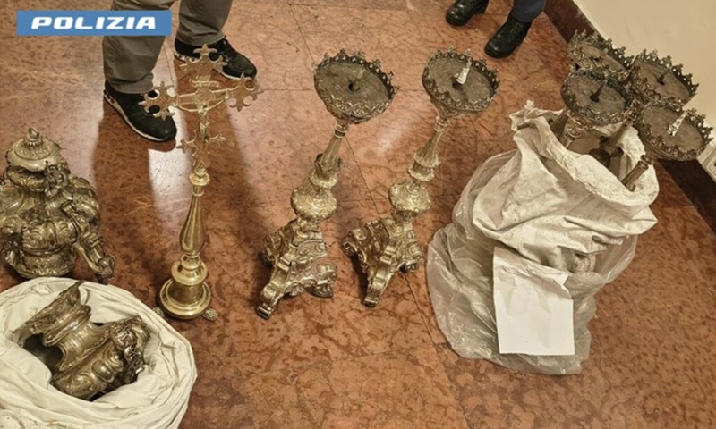 Trovati in strada a Milano oggetti sacri rubati in un santuario nella bergamasca