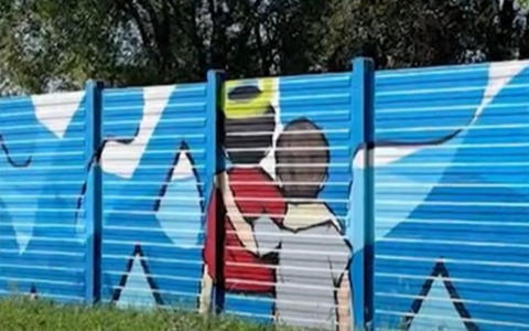 Il maxi murale in ricordo del piccolo Alan Kurdi è stato inaugurato oggi al parco del Giambellino