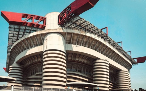 San Siro, il Comune riduce il contributo: niente fondi per la demolizione del Meazza