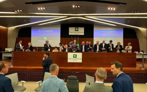 Caos in Consiglio regionale: opposizioni occupano l’Aula