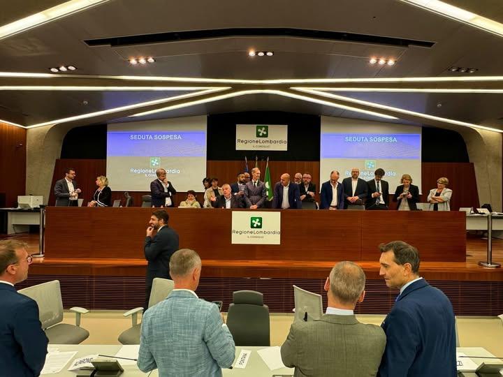 Caos in Consiglio regionale: opposizioni occupano l’Aula