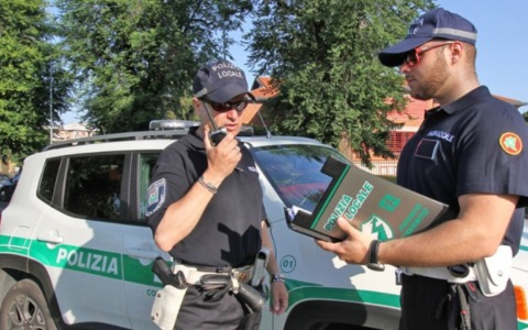 Scippa un anziano malato di Alzheimer: 15enne individuato grazie alle telecamere