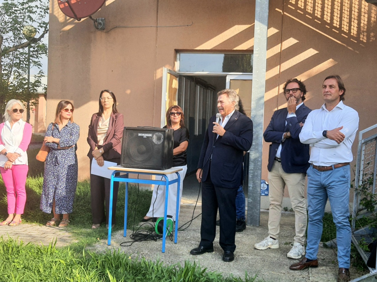 Assago, suona la prima campanella: parte un anno scolastico all’insegna dell’innovazione