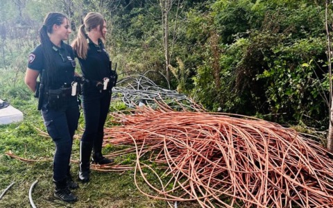 Rame rubato, scoperto a Rozzano con un drone un deposito nascosto vicino alla tangenziale