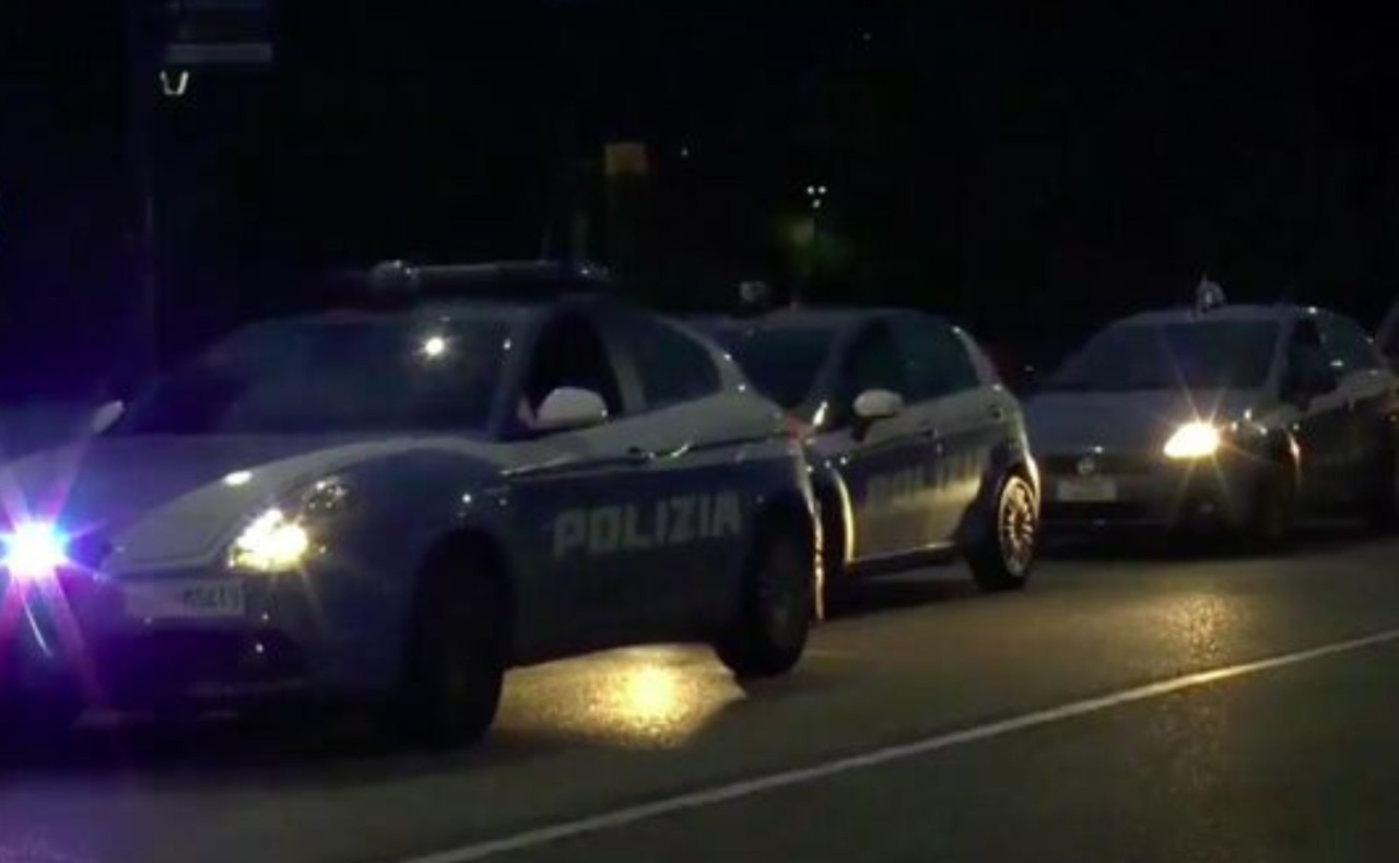 18enne accoltellato all’Arco della Pace, nella notte feriti altri cinque ragazzi in città