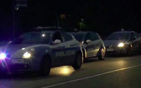 18enne accoltellato all’Arco della Pace, nella notte feriti altri cinque ragazzi in città