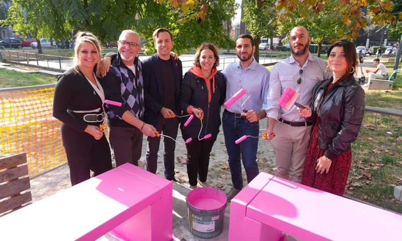 Corsico si tinge di rosa: nuove panchine per ricordare l’importanza della prevenzione dei tumori femminili