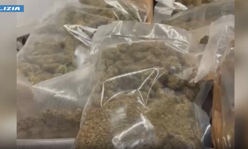 Maxi sequestro di droga a Pieve Emanuele: in un appartamento trovati 17 chili tra hashish, marijuana e ketamina