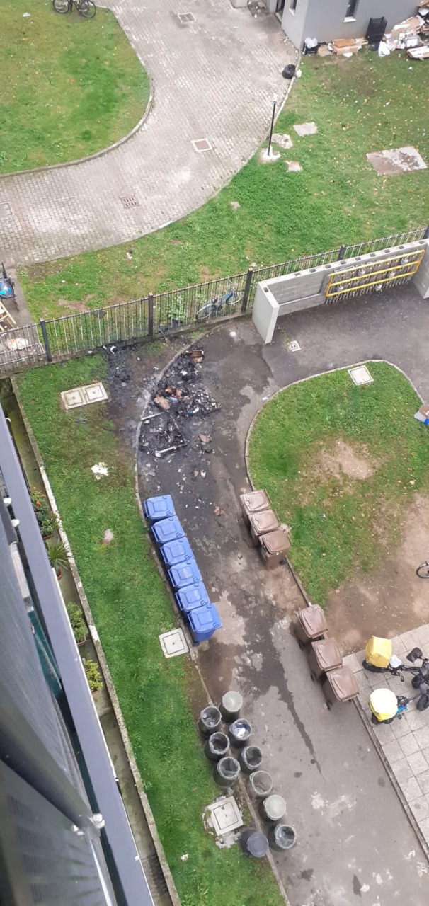 Pioltello, nuovi roghi nel quartiere Satellite: incendiati i rifiuti in un condominio di via Puccini