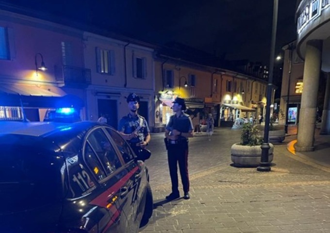 Controlli serali straordinari dei Carabinieri nelle aree del centro e in via Cavour a Corsico: segnalati due giovani per droga