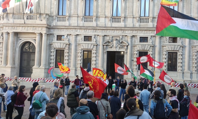Milano, caos e proteste in consiglio comunale sullo stop al gemellaggio con Israele: voto rinviato
