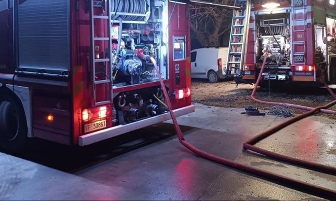 Si rompe una tubatura nella notte in zona Famagosta a Milano: fango e acqua fino a 20 centimetri sulle strade