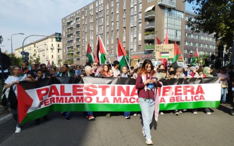 100mila in piazza a Milano in solidarietà a Flotilla e Gaza, Usb occupa la tangenziale est
