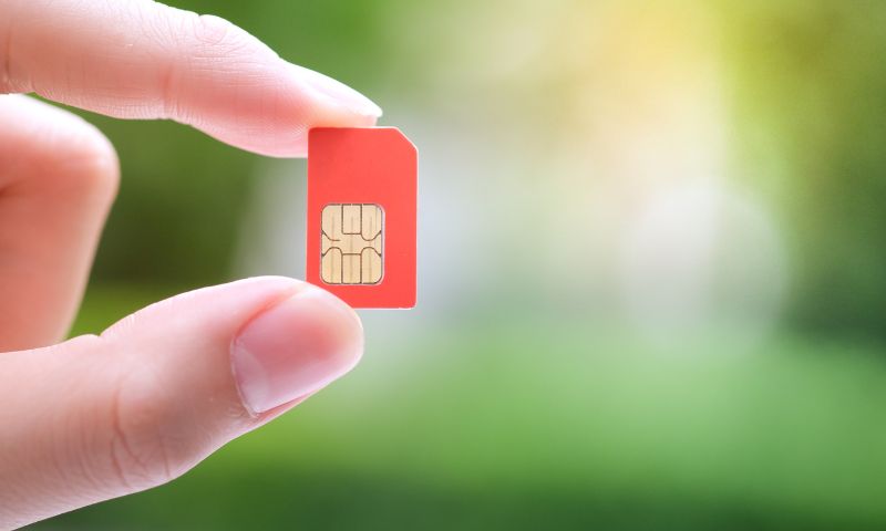 Truffe online e sim fantasma: chiuso un negozio di telefonia a Milano