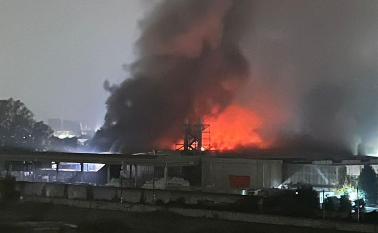 Incendio Synextra a Corsico: nessun valore critico nell’aria secondo Arpa Lombardia