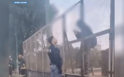 Tenta di togliersi la vita dal Cavalcavia Bacula: decisivo l’intervento della Polizia