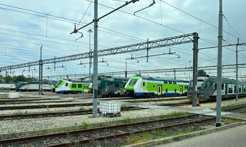Lunedì nero per i treni Trenord: ritardi e cancellazioni per guasto all’hub di Milano