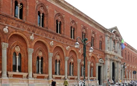 Studente 28enne molesta la compagna di università: scatta il divieto di avvicinamento
