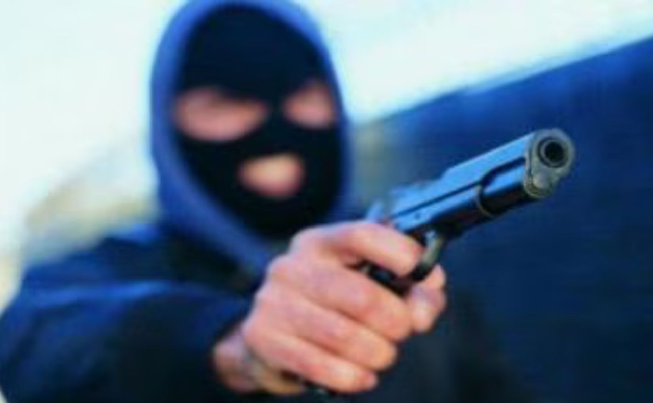 Rapina a mano armata in una sala giochi di Buccinasco: banditi in fuga con il bottino