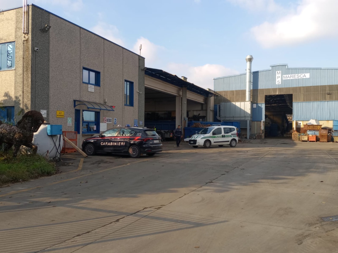 Gessate, autotrasportatore muore in azienda