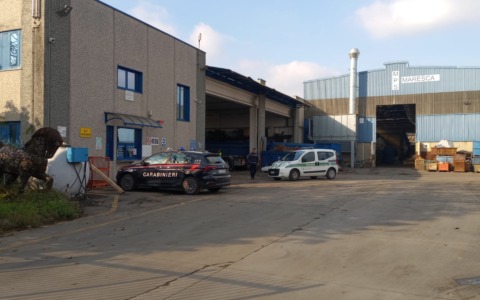 Gessate, autotrasportatore muore in azienda