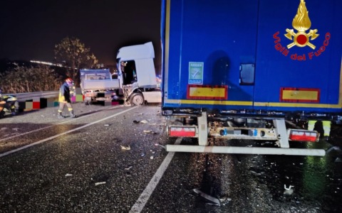 Frontale sulla statale 9: vittima un ragazzo di 23 anni