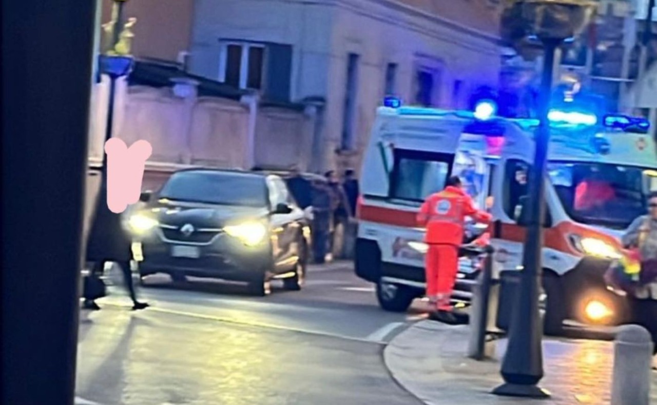 Vigilessa della Polizia Locale ferma monopattino contromano e viene aggredita