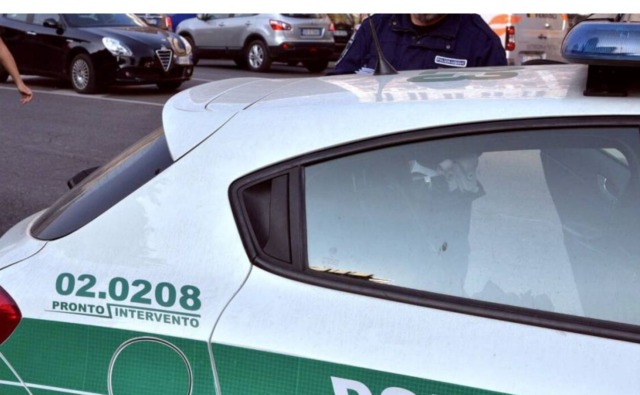 Irrompe in casa dell’ex e aggredisce madre e figlia: arrestato 42enne già denunciato